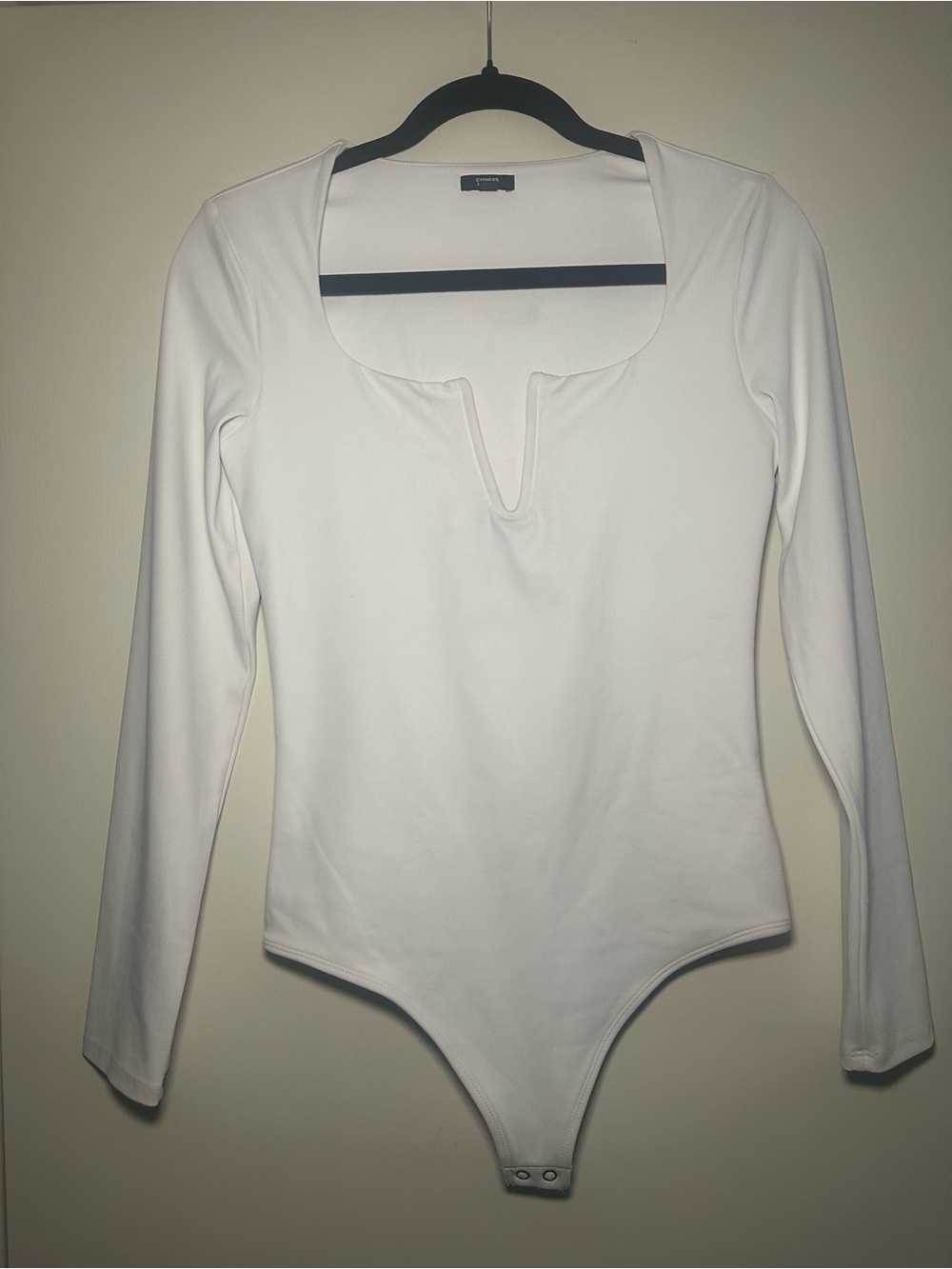 Express White Long-Sleeve V wire Bodysuit